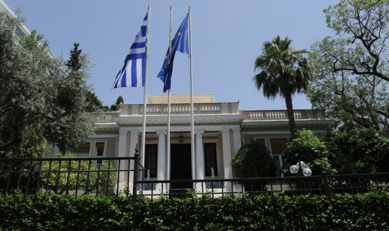 Ανασχηματισμός και τηλεοπτικές άδειες στο επίκεντρο του Πολιτικού Συμβουλίου