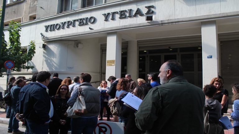 Στάση εργασίας νοσοκομειακών γιατρών “ενάντια στις απολύσεις”