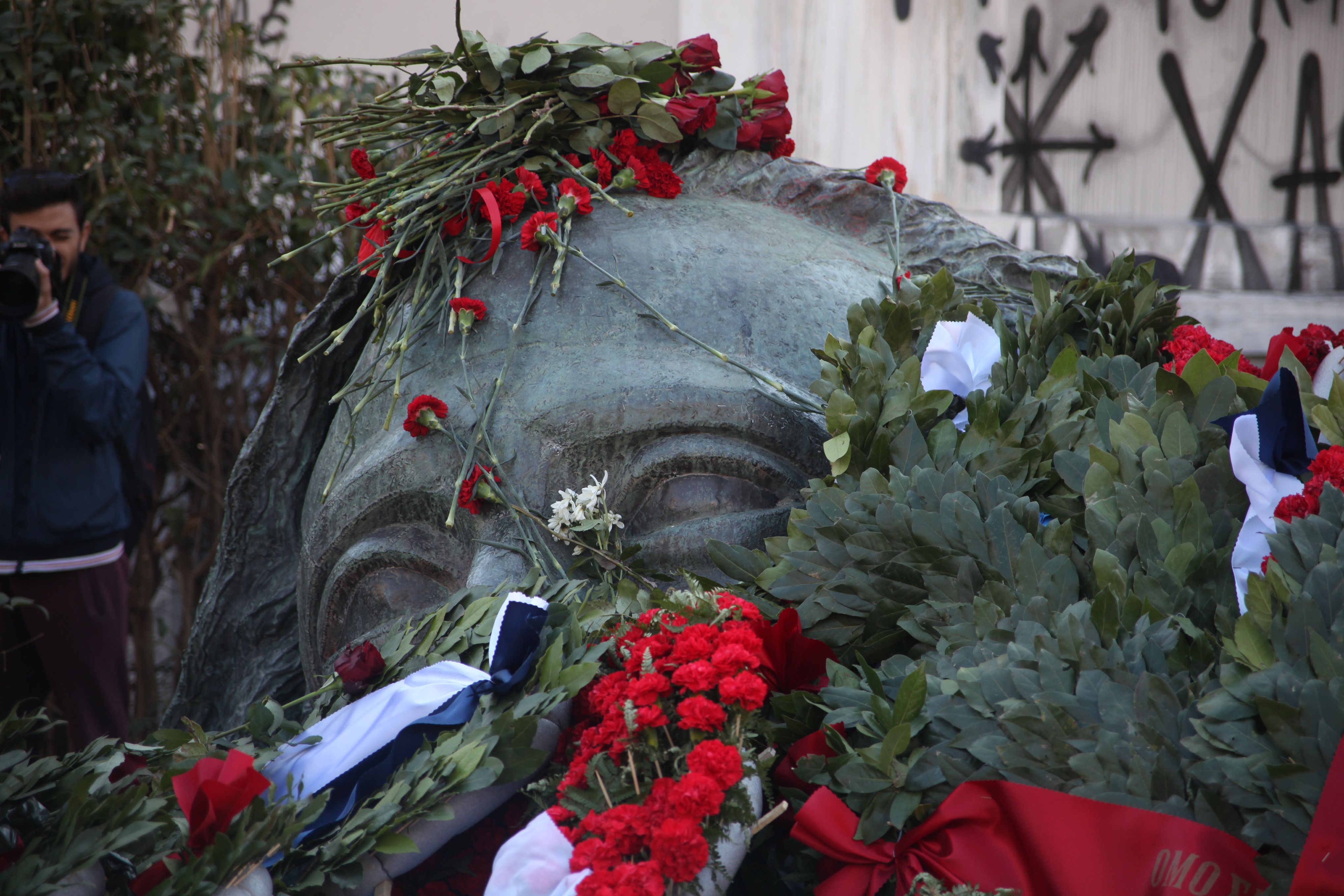 Πορεία τιμής και μνήμης στην επέτειο της εξέγερσης (video)