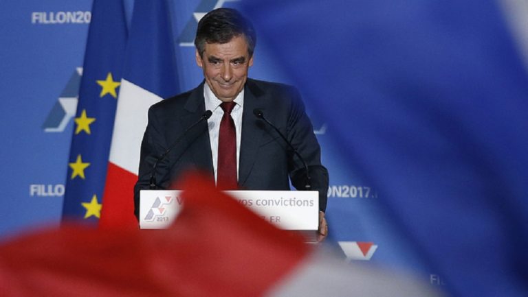 Δεν αποσύρεται από την κούρσα για την προεδρία ο Φιγιόν