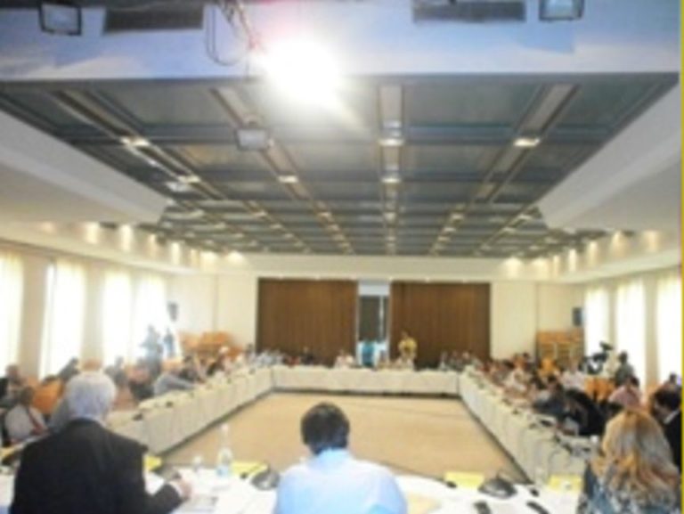 Για “δημοκρατικό ατόπημα” κάνουν λόγο περιφερειακές παρατάξεις