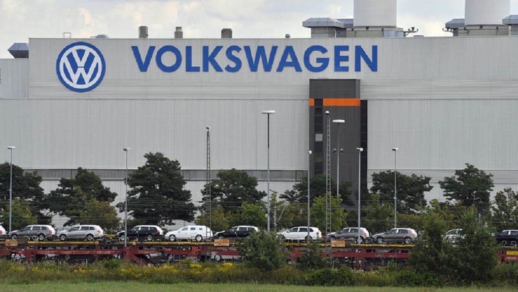 Volkswagen: Στροφή στα ηλεκτρικά αυτοκίνητα με 30.000 απολύσεις