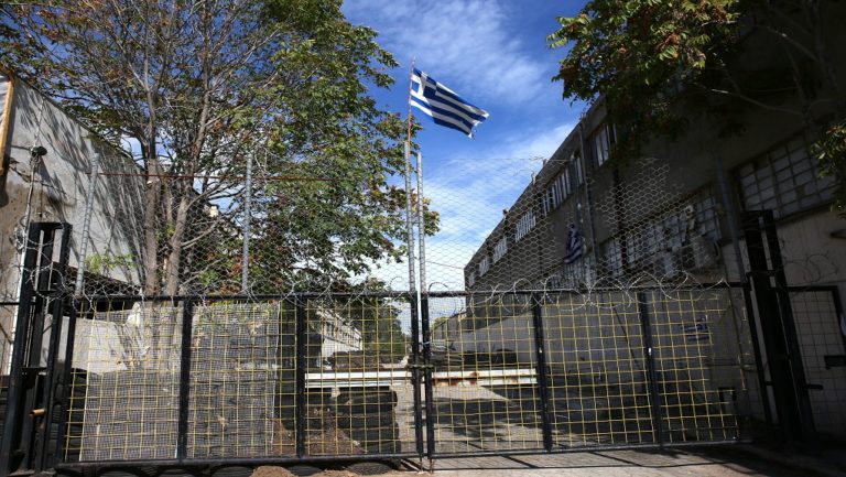 Συνεχίζονται οι αντιδράσεις των κομμάτων για το  «Hotspot για Έλληνες»,
