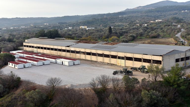 Έκκληση Μουζάλα για τα Κέντρα στα νησιά – Προσφυγή στο ΣτΕ από φορείς και κατοίκους της Χίου  