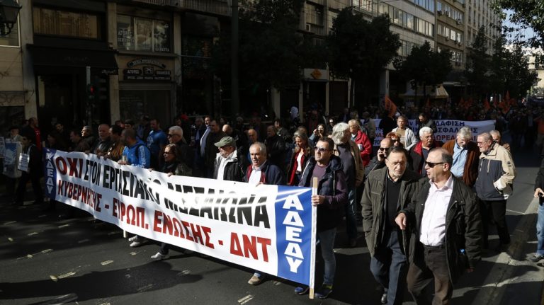 24ωρη γενική απεργία στο Δημόσιο – Πορείες στο κέντρο της Αθήνας (video)