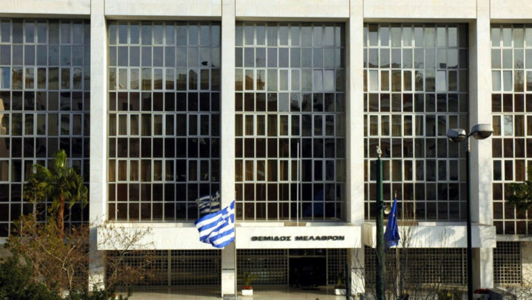 Novartis: Στρέφεται κατά των μαρτύρων ο Δ. Αβραμόπουλος – Στη Βουλή η μήνυση Σαμαρά