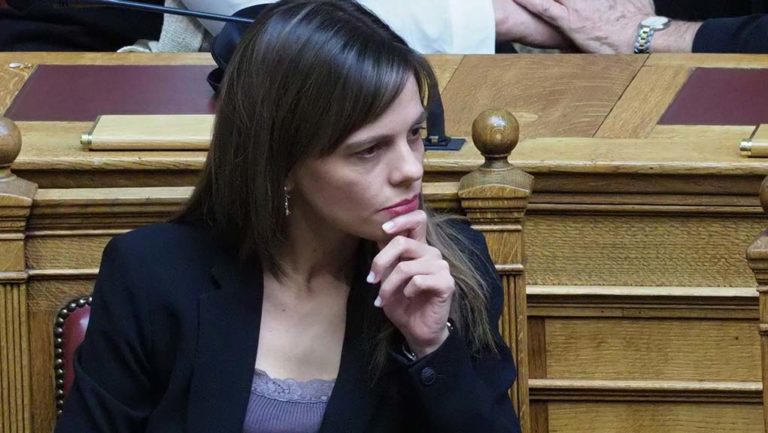 Σκληρή στάση ΔΝΤ για ομαδικές απολύσεις-διαιτησία (video)