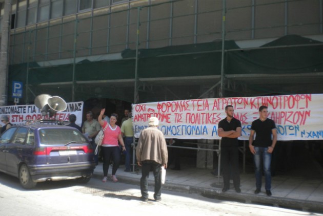 Στις εφορίες την Τετάρτη αγρότες και έμποροι