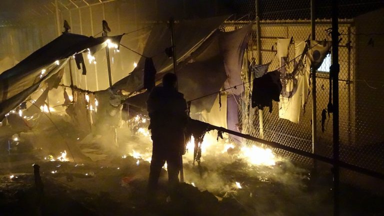 Έκρηξη στο hotspot της Μόριας-Νεκροί 60χρονη και 5χρονο αγοράκι