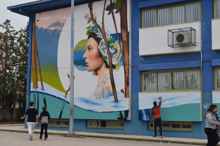 Η ‘Μητέρα Φύση ‘ ζωγραφισμένη με graffiti στο 1ο Γυμνάσιο Πυλαίας