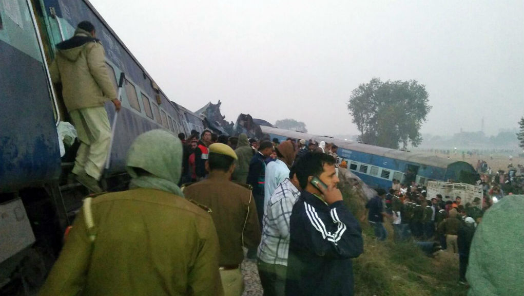 Νεκροί και τραυματίες από εκτροχιασμό τρένου στην Ινδία (video)