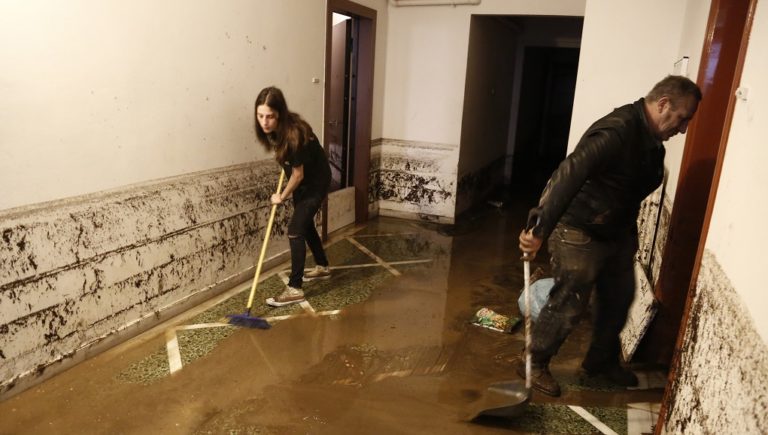Καταστροφές από την ξαφνική κακοκαιρία – Ένας νεκρός στην Ζάκυνθο (video)
