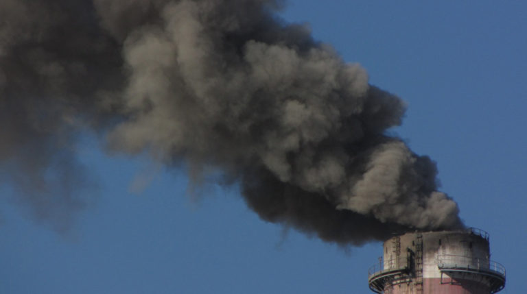 Μήνυση για ρύπανση κατά των ΕΛΠΕ κατέθεσε ο Δήμος Κορδελιού – Ευόσμου