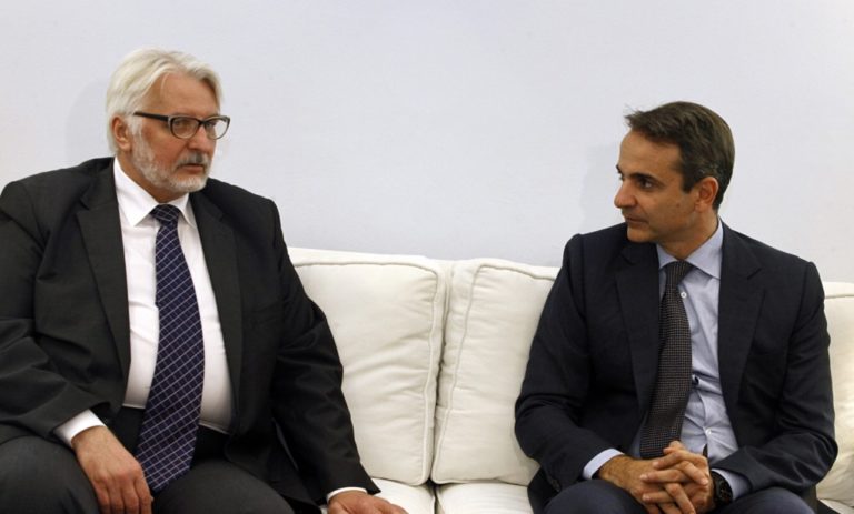 Διμερή θέματα, προσφυγικό και Κυπριακό στις συνομιλίες Μητσοτάκη-Βαστσικόφσκι