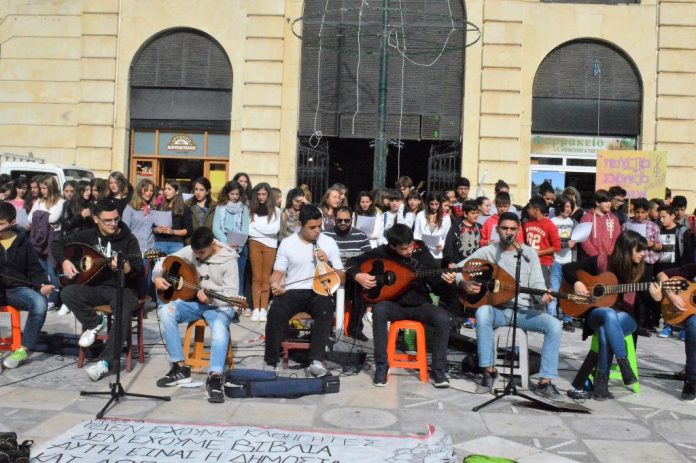 Χανιά: Μουσική διαμαρτυρία από ναθητές (video + audio)