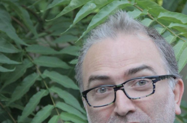 Δημήτρης Μπασλάμ: Προσπαθώ να φτιάξω έναν κόσμο όπου χωρούν μικροί και μεγάλοι