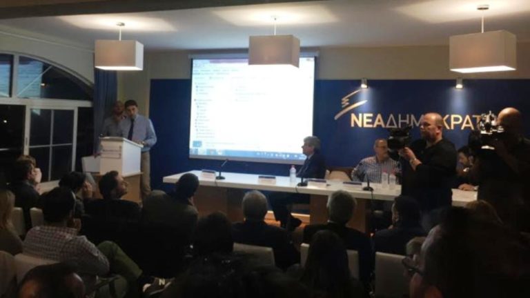 Παρουσίασε την κάρτα μέλους της Ν.Δ.
