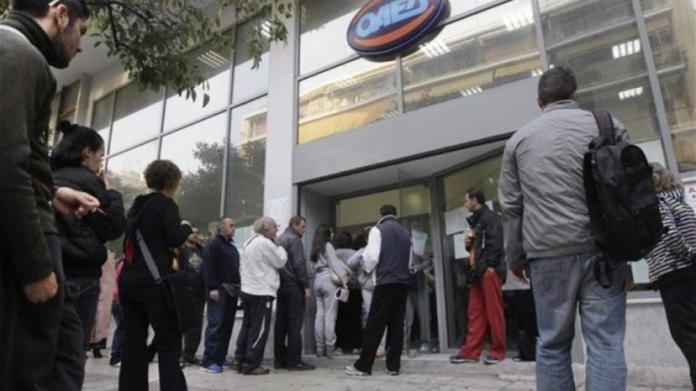 Έπεσε ξύλο στον ΟΑΕΔ