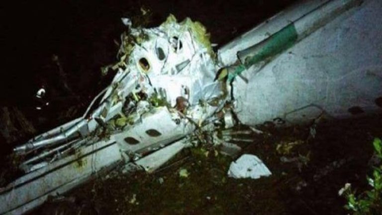 Αεροπορική τραγωδία με 76 νεκρούς – Πληροφορίες για επιζώντες ποδοσφαιριστές (video)