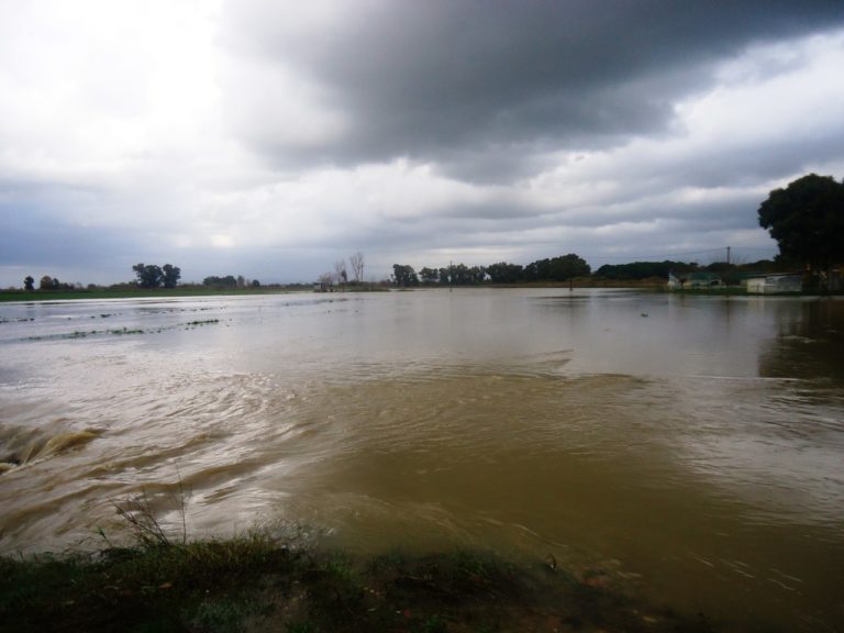 Πλημμύρες στην Ινδονησία – Απομακρύνθηκαν 1.000 άνθρωποι από τις εστίες τους