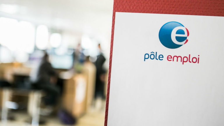 Μειώθηκε κατά 100.000 ο αριθμός των ανέργων στη Γαλλία