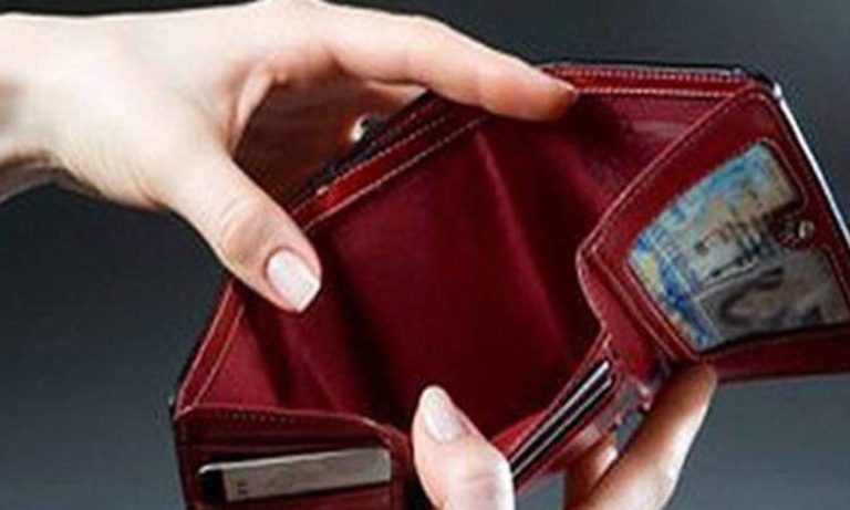 Βόλος: Τραυματιοφορέας έκλεψε 3.200 ευρώ από ασθενή