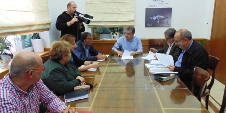 «Έπεσαν» οι υπογραφές για δύο έργα