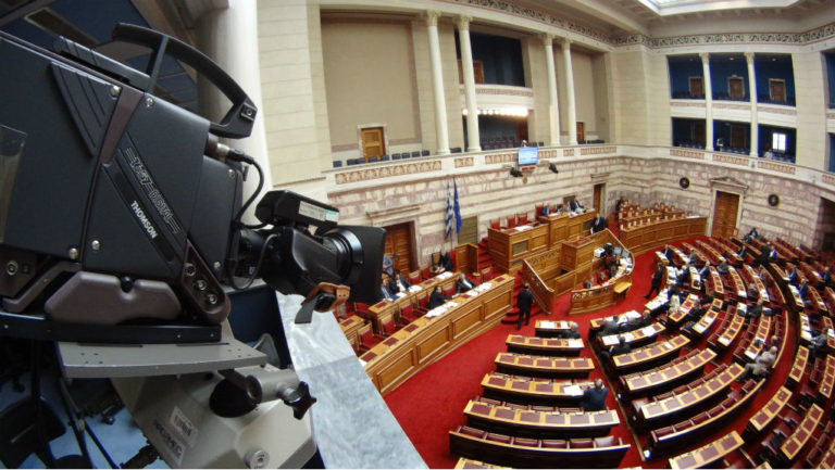 Υπερψηφίστηκαν οι τροπολογίες Παππά για τo ΕΣΡ – Τα βλέμματα στη συνεδρίαση της Δευτέρας (video)