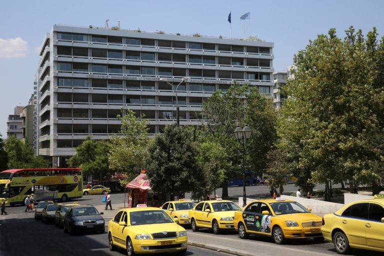 Δημόσιοι φορείς: Aπόκλιση 211 εκ. ευρώ από τον στόχο στο 6μηνο