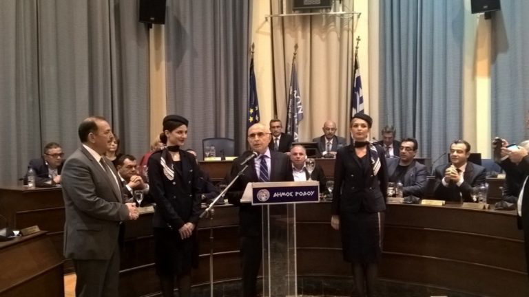 Τον πρόεδρο της Aegean βράβευσε το Δημοτικό Συμβούλιο Ρόδου