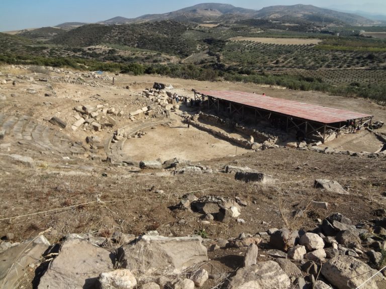 Επιλογή Ευθύνης: «Αδιαφορούν για το Αρχαίο Θέατρο Μικροθηβών και ασχολούνται μόνο με τα … «δόντια»»