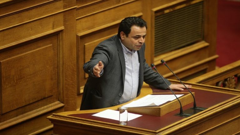 Ν. Σαντορινιός: “Αλεξιπτωτιστής στην Κάσο ο κ. Μητσοτάκης”