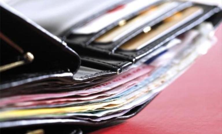 Σέρρες: 12χρονη βρήκε και παρέδωσε πορτοφόλι με 3.380 ευρώ
