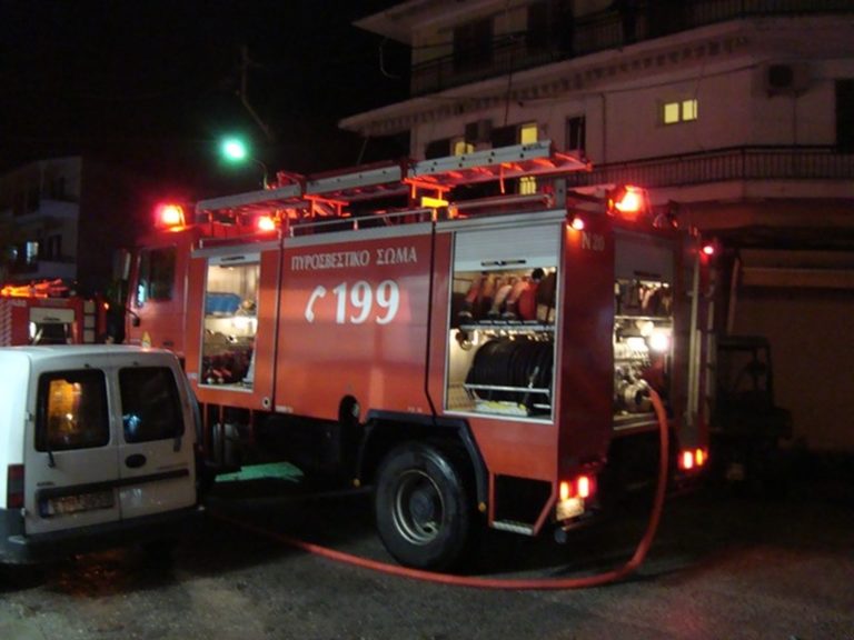 Βόλος: Φωτιά σε φορτηγό που μετέφερε φιάλες υγραερίου