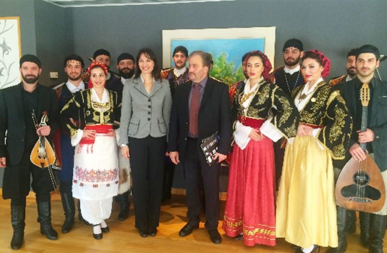 Τα κάλαντα έψαλαν στην Ε. Κουντουρά οι “Βρακοφόροι” της Κρήτης