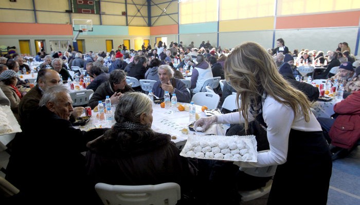 Γεύμα Αγάπης και διανομή τροφίμων από το δήμο Θεσσαλονίκης