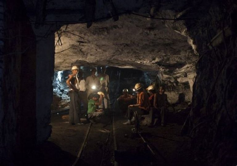 Ινδία: Δεκάδες τραυματίες από κατάρρευση ορυχείου