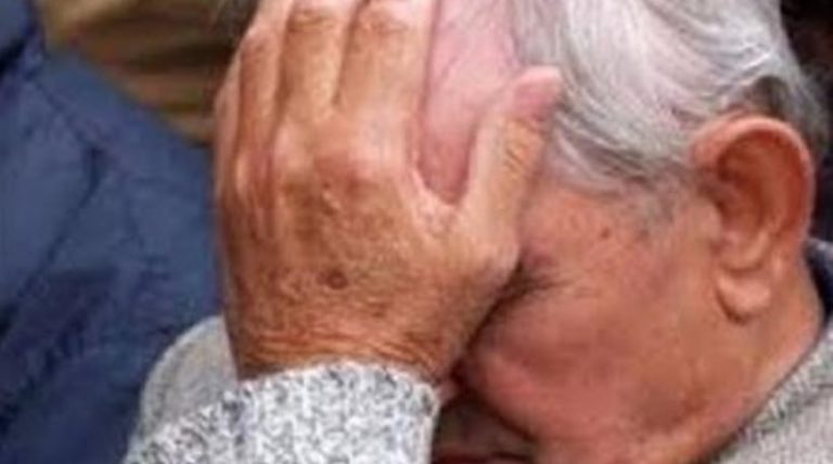 Αλμυρός: Ξυλοκόπησε τους ηλικιωμένους γονείς του