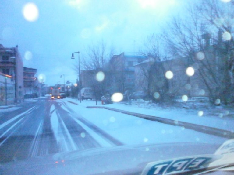 Ισχυρή χιονόπτωση σε περιοχές της Λέσβου – Με αλυσίδες η κίνηση των οχημάτων σε ορεινές περιοχές (video)