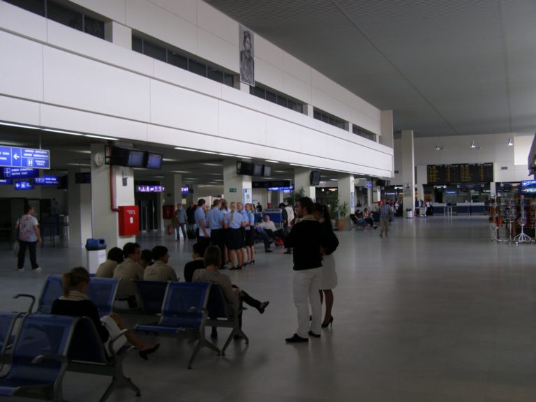 Με έκτακτες πτήσεις η επιστροφή των μαθητών