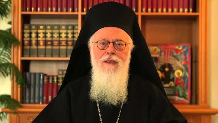 Ν. Κοτζιάς: Μέτρο ενίσχυσης της εμπιστοσύνης η αλβανική υπηκοότητα στον αρχιεπίσκοπο Αναστάσιο
