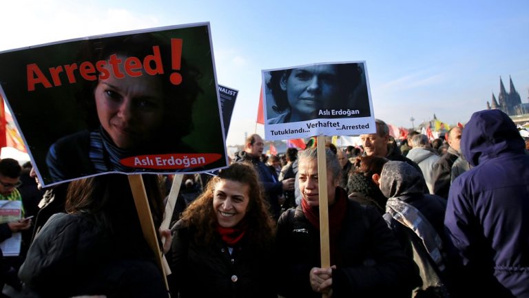 Τουρκία: Δικάζεται η Ασλί Ερντογάν – Σύλληψη διακεκριμένου δημοσιογράφου