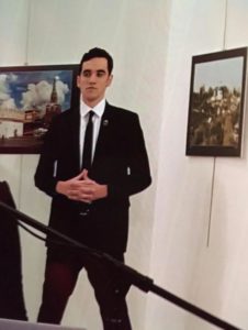 Δολοφονία του Ρώσου πρέσβη στην Άγκυρα – Τούρκος αστυνομικός ο δράστης (video-photos)