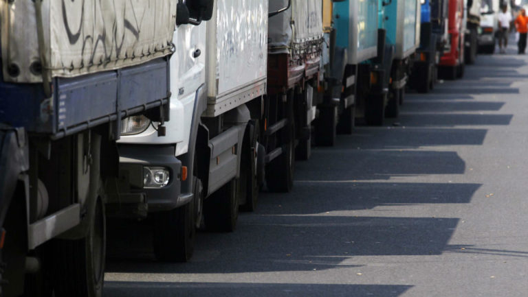 Δεν επιτρέπεται η κυκλοφορία φορτηγών άνω των 3,5 τόνων σε τμήμα της Αθηνών – Λαμίας
