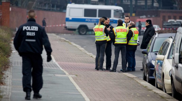 Γερμανία: Όχημα έπεσε πάνω σε πεζούς-Παιδιά μεταξύ των τραυματιών (video)