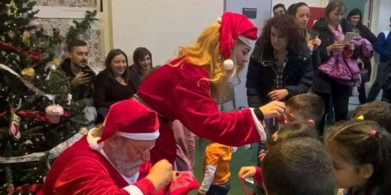 Μοίρασαν δώρα και χαμόγελα
