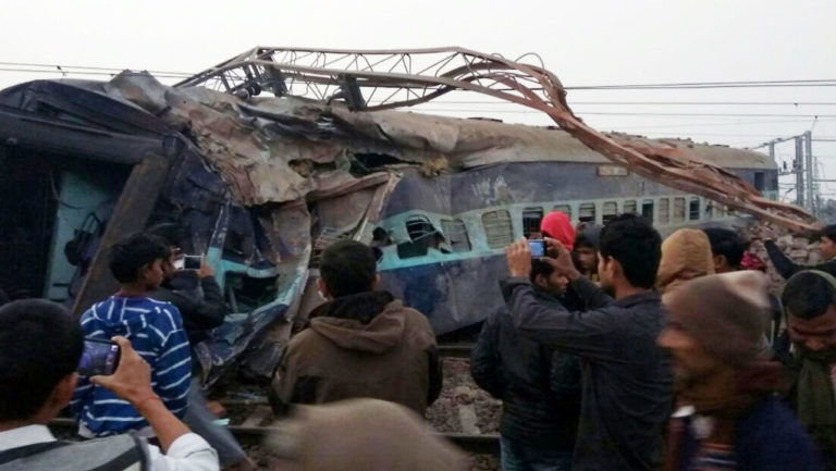 Εκτροχιασμός τρένου στην Ινδία με νεκρούς και τραυματίες