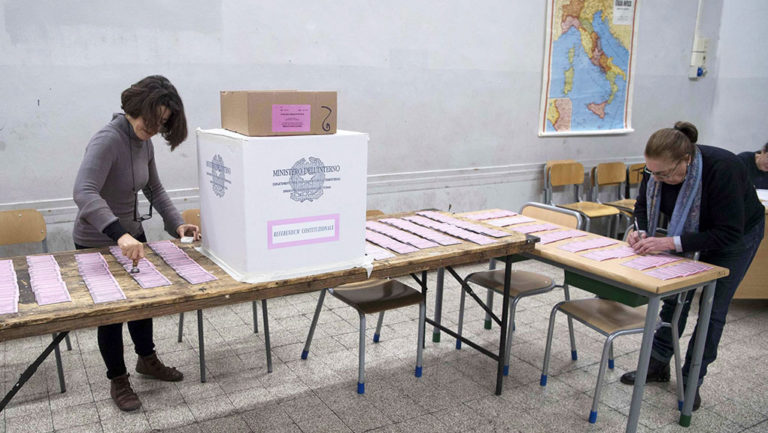 Αντίστροφη μέτρηση για το κρίσιμο δημοψήφισμα στην Ιταλία (video)