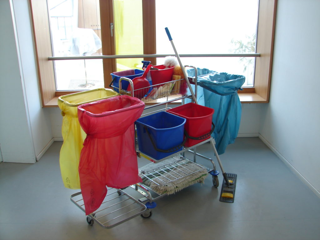 Σέρρες: «Χαράς ευαγγέλια» για τις σχολικές καθαρίστριες