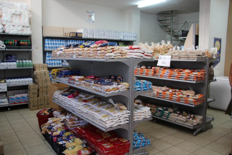 Προσφορά τροφίμων του Κοινωνικού Παντοπωλείου Δήμου Χανίων